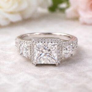 Elegant Moissanite Statement Ring – Size 6